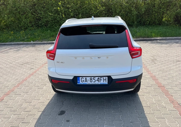 Volvo XC 40 cena 110700 przebieg: 82600, rok produkcji 2019 z Gdynia małe 254